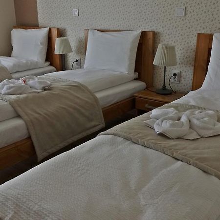 カロチャ Alice Panzio Gold Bed & Breakfast エクステリア 写真